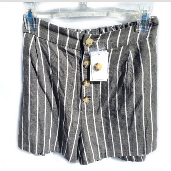 Elodie Pants - NWT Summer Cute Elodie Grey Stripe Shorts